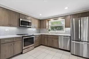 2392 Manor Ln, Park Ridge, IL 60068 - Photo 2