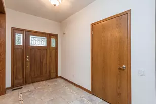 3748 Creekside Ct, Winthrop Harbor, IL 60096 - Photo 6