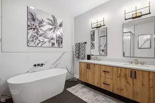 2448 W Diversey Ave, Chicago, IL 60647 - Photo 18