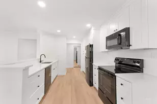 110 N Willow Rd, Elmhurst, IL 60126 - Photo 2
