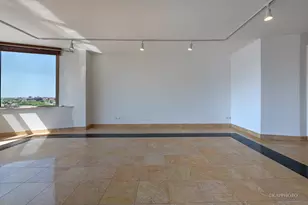 525 W Hawthorne Pl, Chicago, IL 60657 - Photo 6