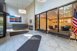 525 W Hawthorne Pl, Chicago, IL 60657 - Photo 2