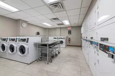 525 W Hawthorne Place #1601, Chicago, IL 60657 - Photo 20