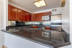 525 W Hawthorne Pl, Chicago, IL 60657 - Photo 8