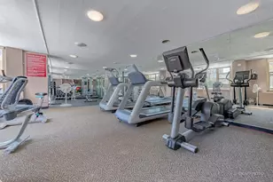 525 W Hawthorne Pl, Chicago, IL 60657 - Photo 22