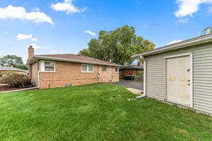 913 E 162nd Pl, South Holland, IL 60473 - Photo 2