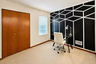 11030 W 72nd St, Indian Head Park, IL 60525 - Photo 10