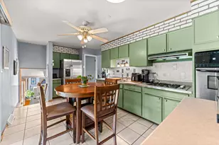 9137 W 91st Pl, Hickory Hills, IL 60457 - Photo 10