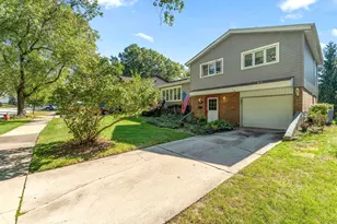 9137 W 91st Pl, Hickory Hills, IL 60457 - Photo 4