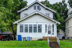 310 W 5th St, Dixon, IL 61021 - Photo 1