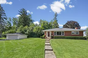 1010 Laursen Ct, Antioch, IL 60002 - Photo 1