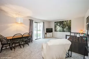4 Oak Creek Dr, Buffalo Grove, IL 60089 - Photo 2