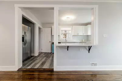 11104 S Avenue O Avenue, Chicago, IL 60617 - Photo 6