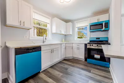 11104 S Avenue O Avenue, Chicago, IL 60617 - Photo 8