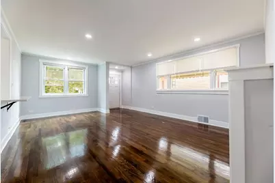 11104 S Avenue O Avenue, Chicago, IL 60617 - Photo 4
