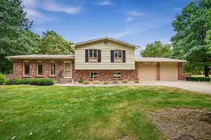 8 Hawthorne Dr, Oswego, IL 60543 - Photo 1