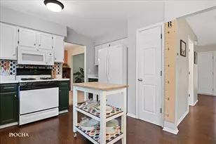 3179 Village Green Dr, Aurora, IL 60504 - Photo 8