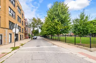 2130 N Oakley Ave, Chicago, IL 60647 - Photo 2