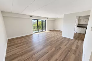 9051 S Roberts Rd, Hickory Hills, IL 60457 - Photo 2