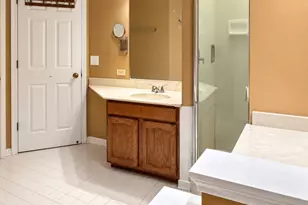 199 Old Oak Ct W, Buffalo Grove, IL 60089 - Photo 12