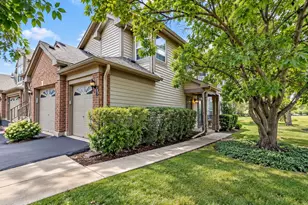 199 Old Oak Ct W, Buffalo Grove, IL 60089 - Photo 1