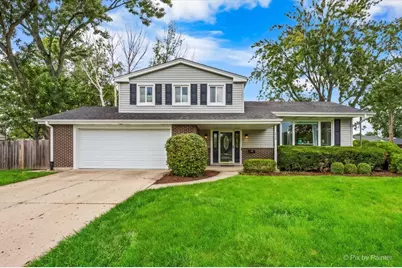2012 N Kennicott Drive, Arlington Heights, IL 60004 - Photo 1