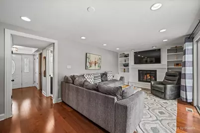 2012 N Kennicott Drive, Arlington Heights, IL 60004 - Photo 4