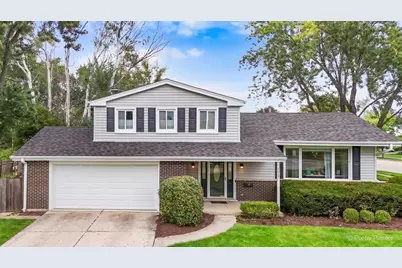 2012 N Kennicott Drive, Arlington Heights, IL 60004 - Photo 2