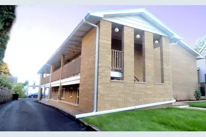 220 Griffing Avenue #1, Woodstock, IL 60098 - Photo 1
