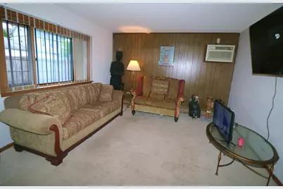 220 Griffing Avenue #1, Woodstock, IL 60098 - Photo 2