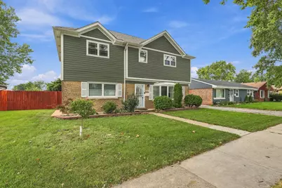 9808 S Maplewood Avenue, Evergreen Park, IL 60805 - Photo 2