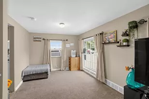 58 Woodbine Dr, Crystal Lake, IL 60014 - Photo 8