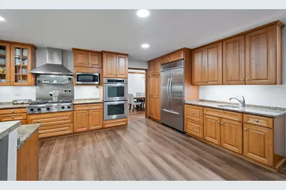 17W210 Massel Court, Bensenville, IL 60106 - Photo 8
