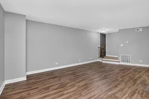1657 Dover Ct, Wheaton, IL 60189 - Photo 2