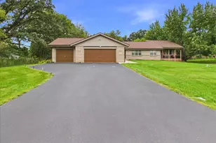 7762 Towermont Dr, Rockford, IL 61102 - Photo 2
