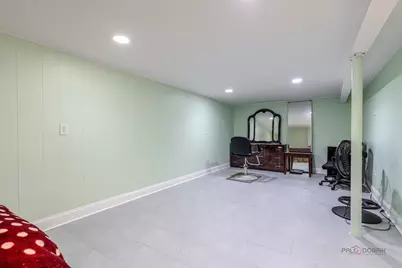 9105 Hollyberry Avenue, Des Plaines, IL 60016 - Photo 14