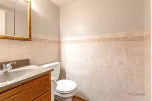 9105 Hollyberry Ave, Des Plaines, IL 60016 - Photo 8