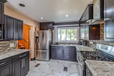 9105 Hollyberry Avenue, Des Plaines, IL 60016 - Photo 6