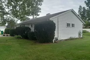 716 Westwood Dr, Ottawa, IL 61350 - Photo 2