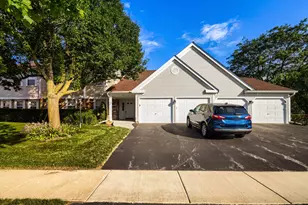 75 Larch Ct, Schaumburg, IL 60193 - Photo 1