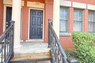 209 Prairie St, Elgin, IL 60120 - Photo 2