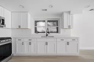7914 S Essex Ave, Chicago, IL 60617 - Photo 12