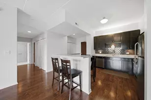 125 Lakeview Dr, Bloomingdale, IL 60108 - Photo 2