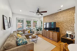 3337 W Byron St, Chicago, IL 60618 - Photo 2
