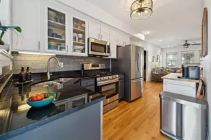 3337 W Byron St, Chicago, IL 60618 - Photo 8