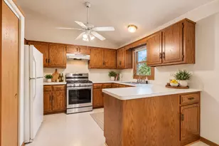 29 Mayfair Ln, Aurora, IL 60504 - Photo 10