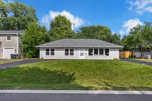 727 Skyline Dr, Barrington, IL 60010 - Photo 1