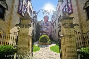 5653 N Spaulding Ave, Chicago, IL 60659 - Photo 1