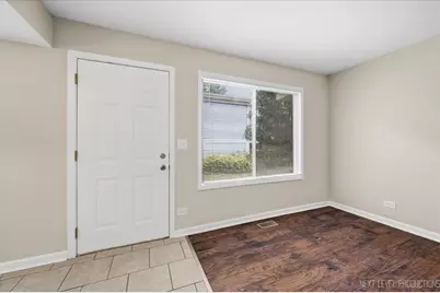 2S759 Winchester Circle #2, Warrenville, IL 60555 - Photo 2