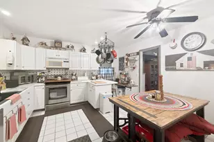 1569 W Stephenson St, Freeport, IL 61032 - Photo 20